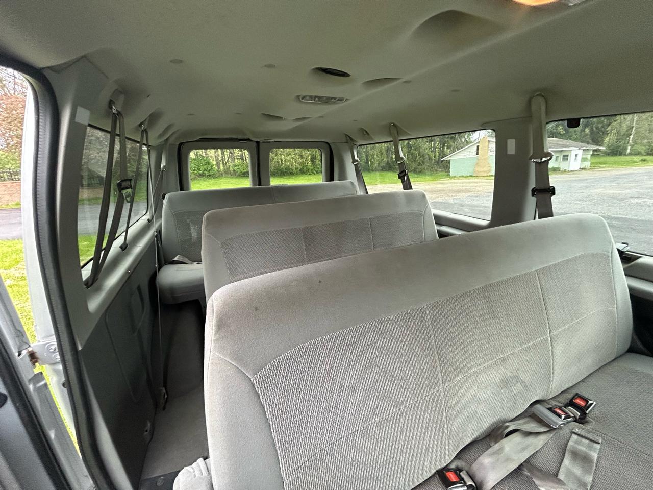 Ford Econoline Wagon E-350 Super Chateau 2006