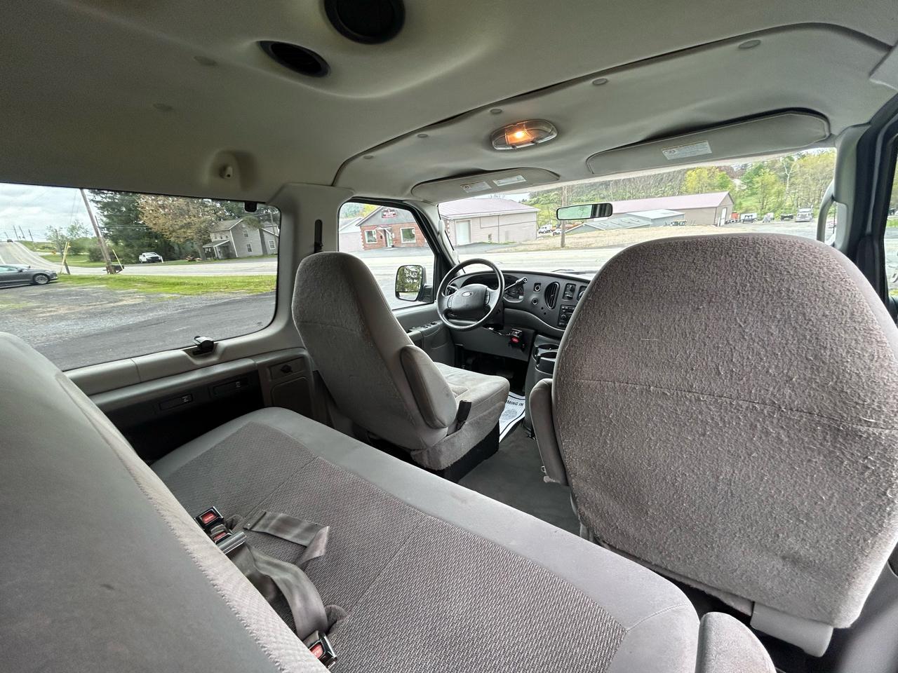 Ford Econoline Wagon E-350 Super Chateau 2006