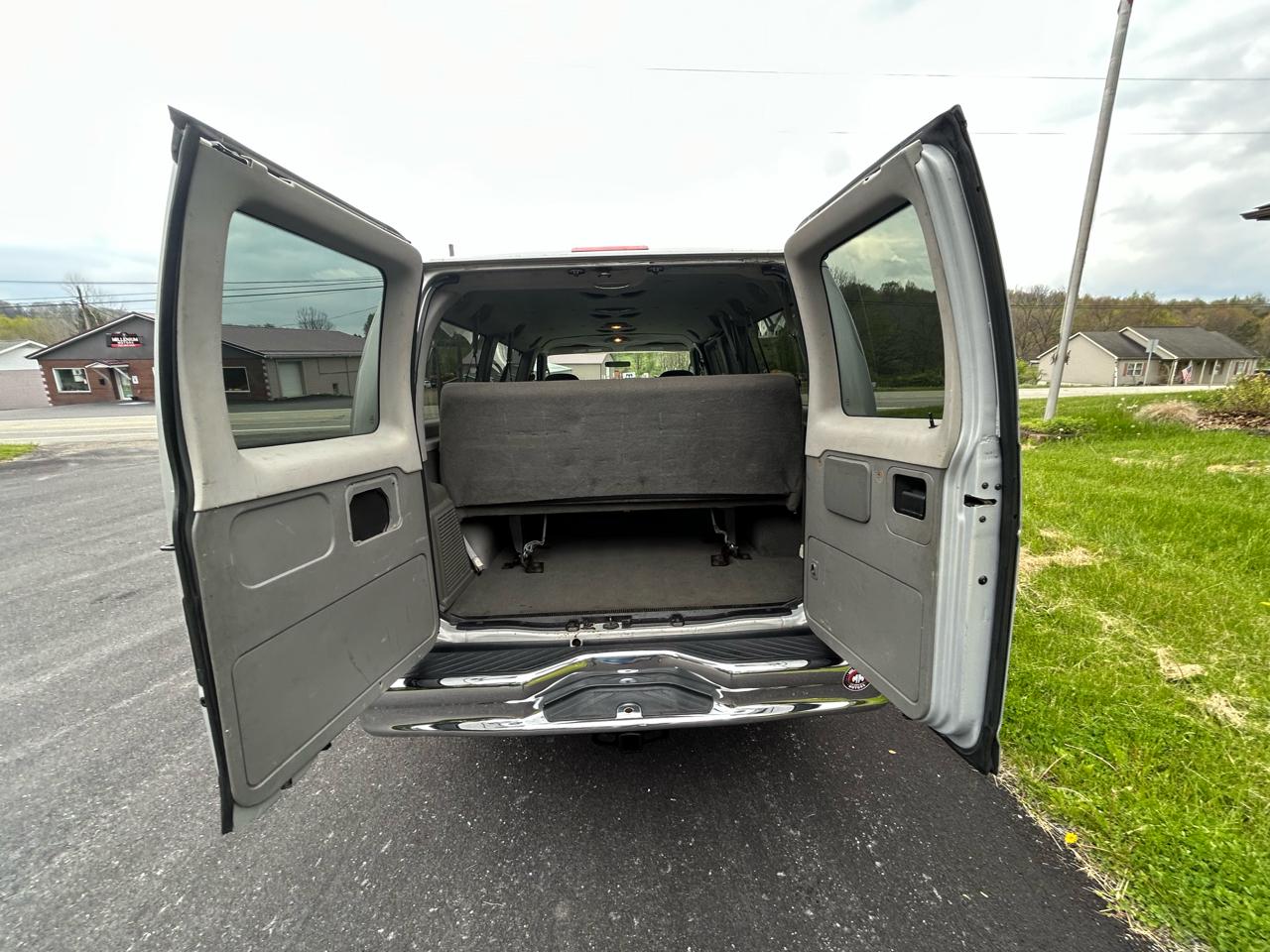 Ford Econoline Wagon E-350 Super Chateau 2006