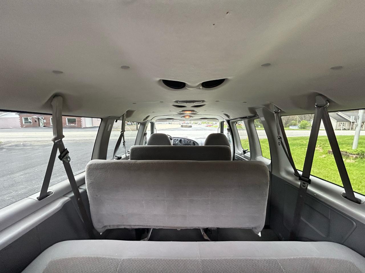 Ford Econoline Wagon E-350 Super Chateau 2006