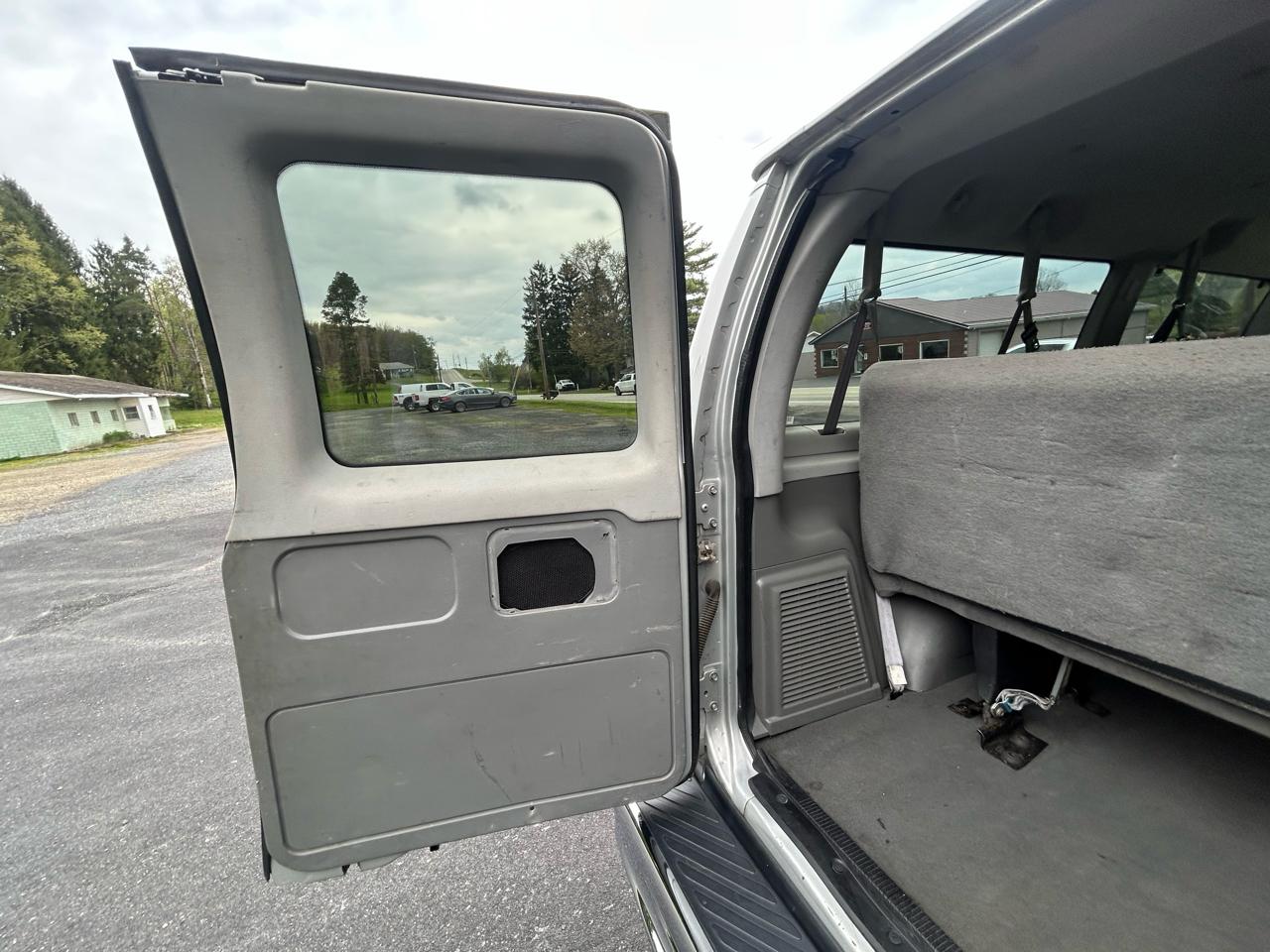 Ford Econoline Wagon E-350 Super Chateau 2006