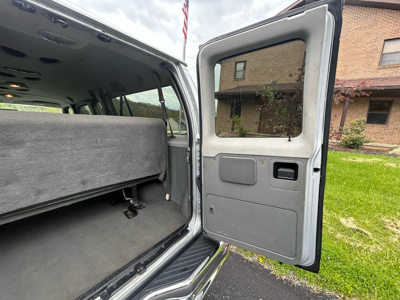 Ford Econoline Wagon E-350 Super Chateau 2006