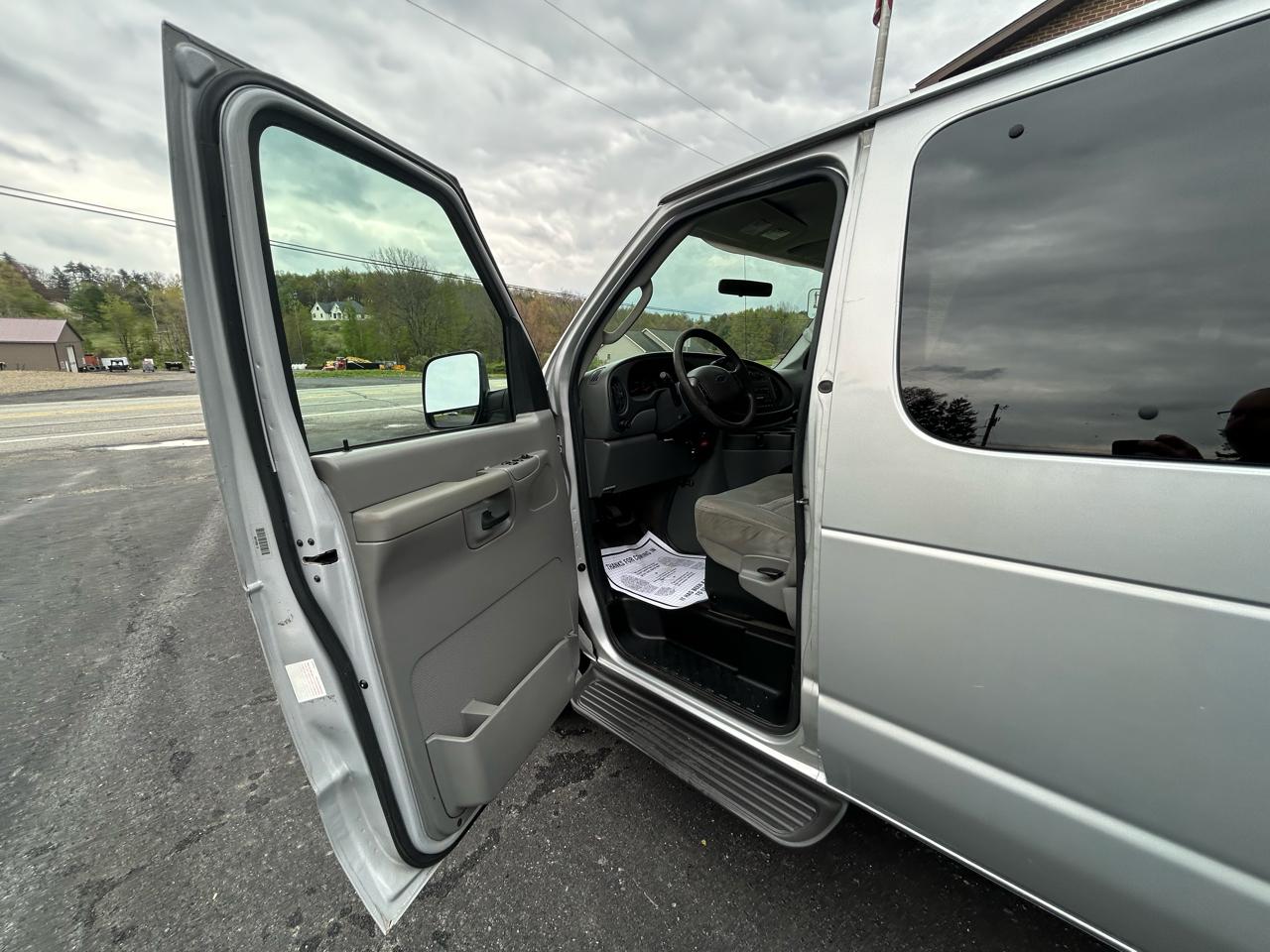 Ford Econoline Wagon E-350 Super Chateau 2006