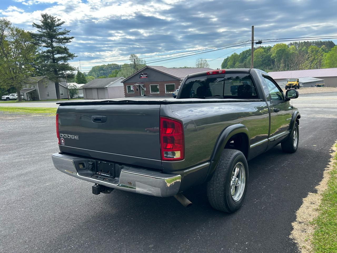 Dodge Ram 1500 2dr Reg Cab 120.5" WB SLT 2003