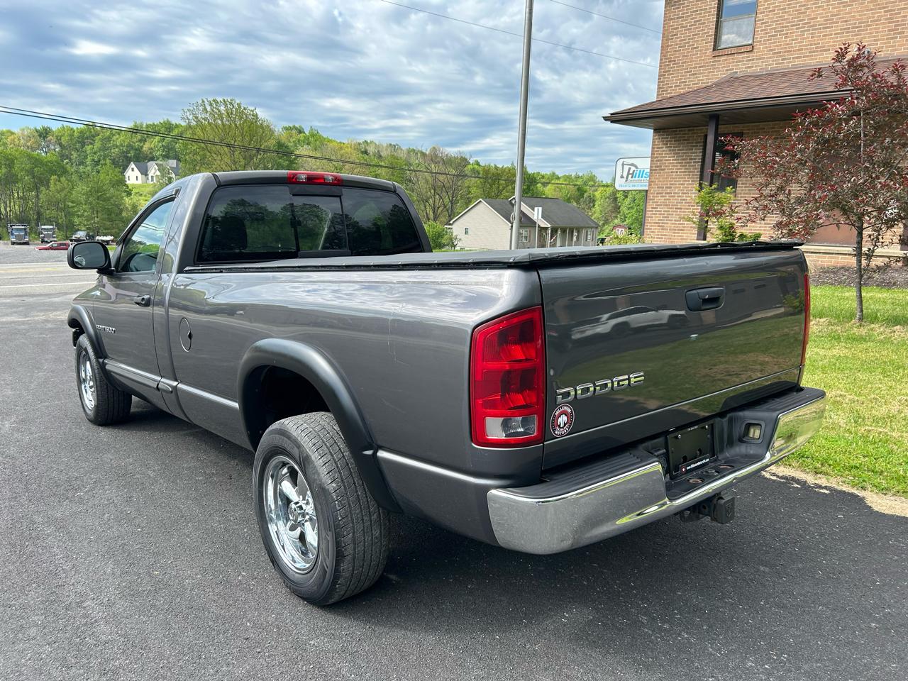 Dodge Ram 1500 2dr Reg Cab 120.5" WB SLT 2003