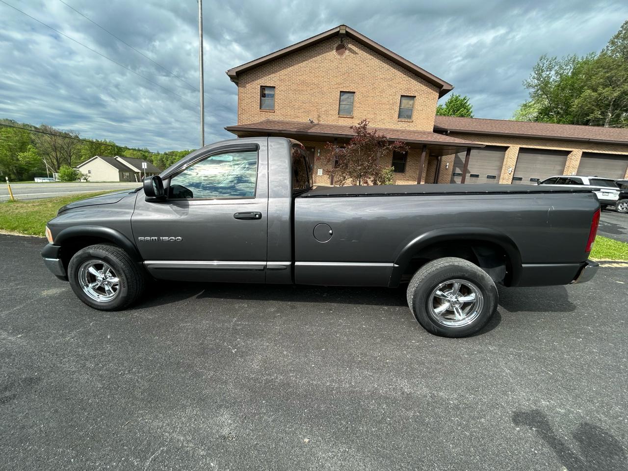 Dodge Ram 1500 2dr Reg Cab 120.5" WB SLT 2003
