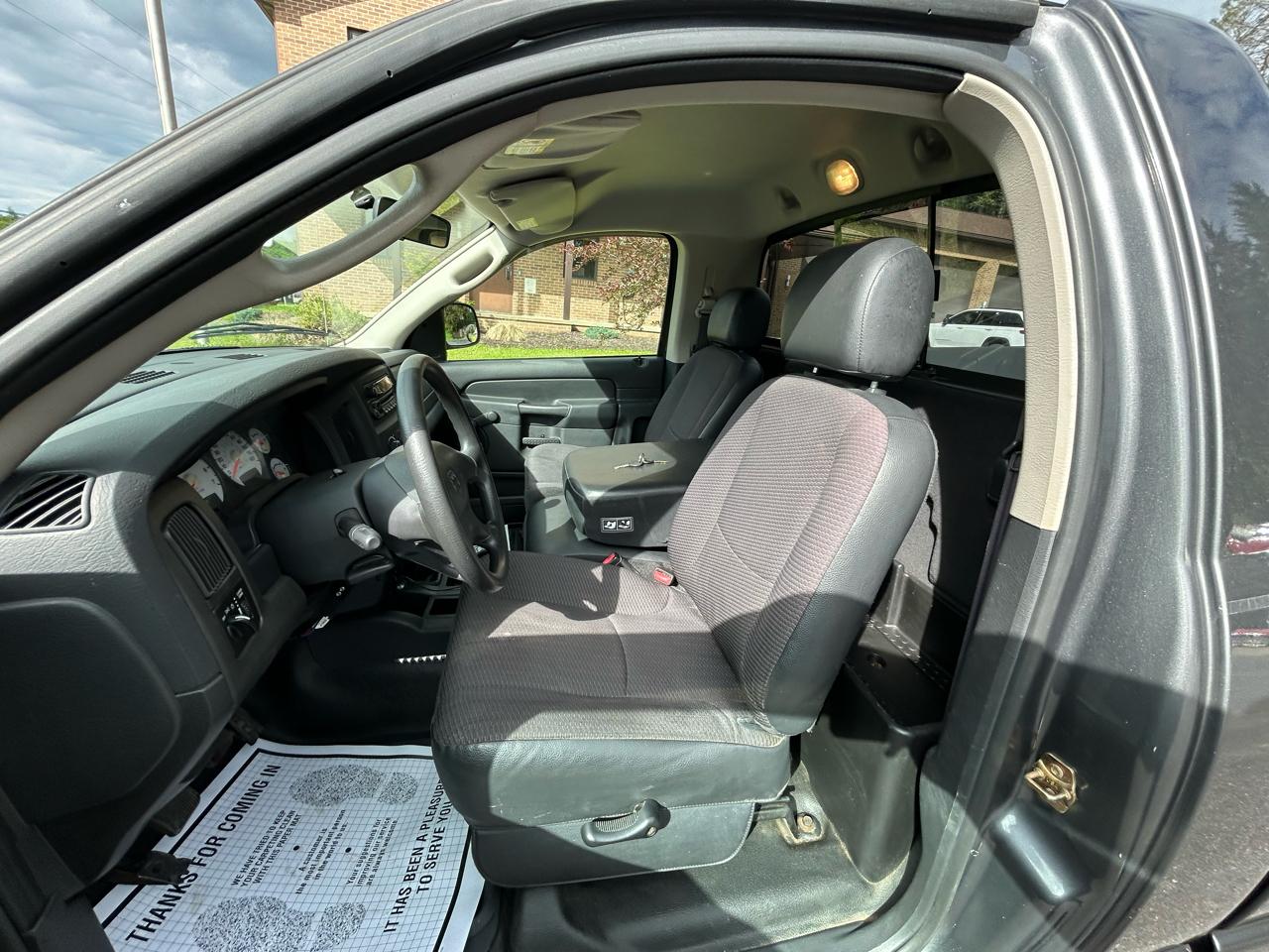 Dodge Ram 1500 2dr Reg Cab 120.5" WB SLT 2003