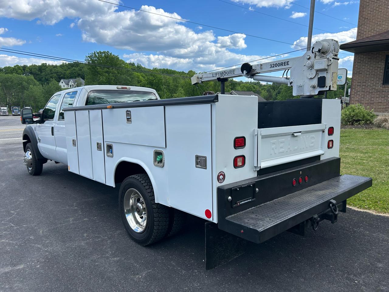 Ford Super Duty F-450 DRW Crew Cab 200" WB 84" CA XL 2015