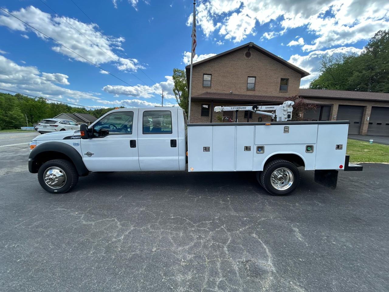 Ford Super Duty F-450 DRW Crew Cab 200" WB 84" CA XL 2015