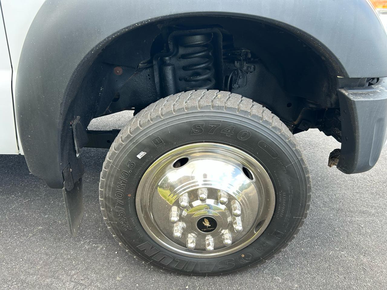 Ford Super Duty F-450 DRW Crew Cab 200" WB 84" CA XL 2015