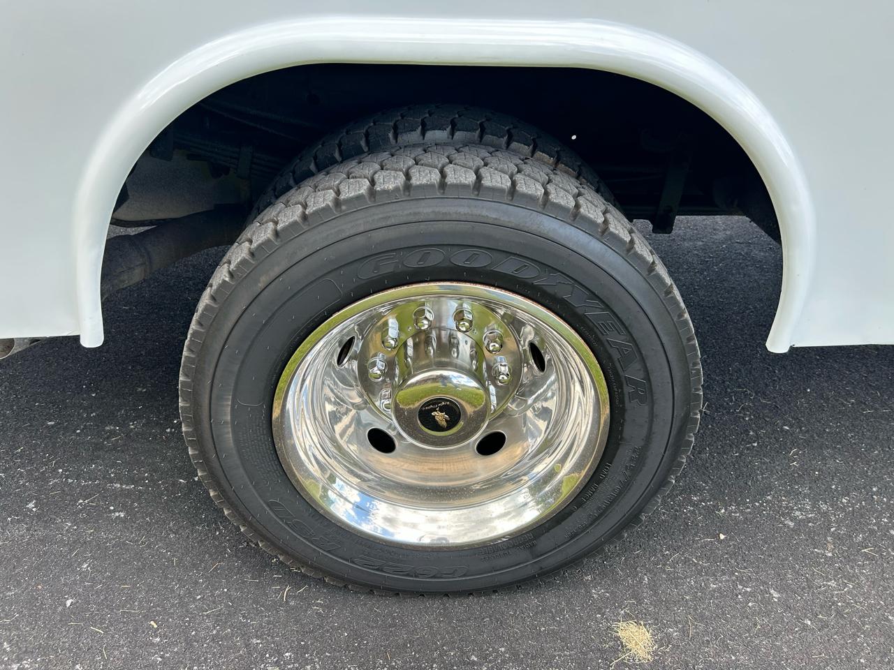 Ford Super Duty F-450 DRW Crew Cab 200" WB 84" CA XL 2015