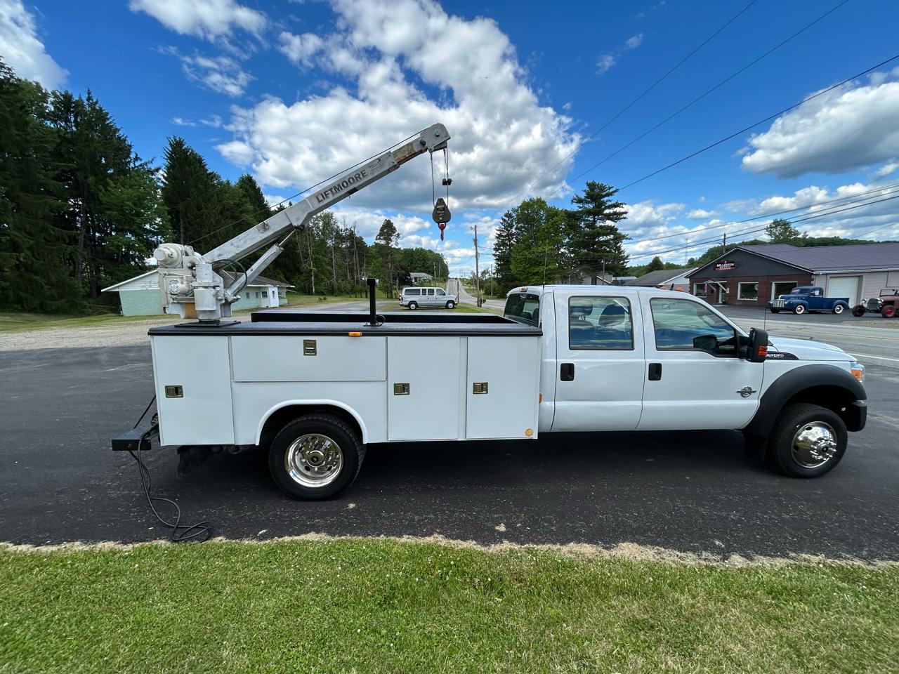 Ford Super Duty F-450 DRW Crew Cab 200" WB 84" CA XL 2015