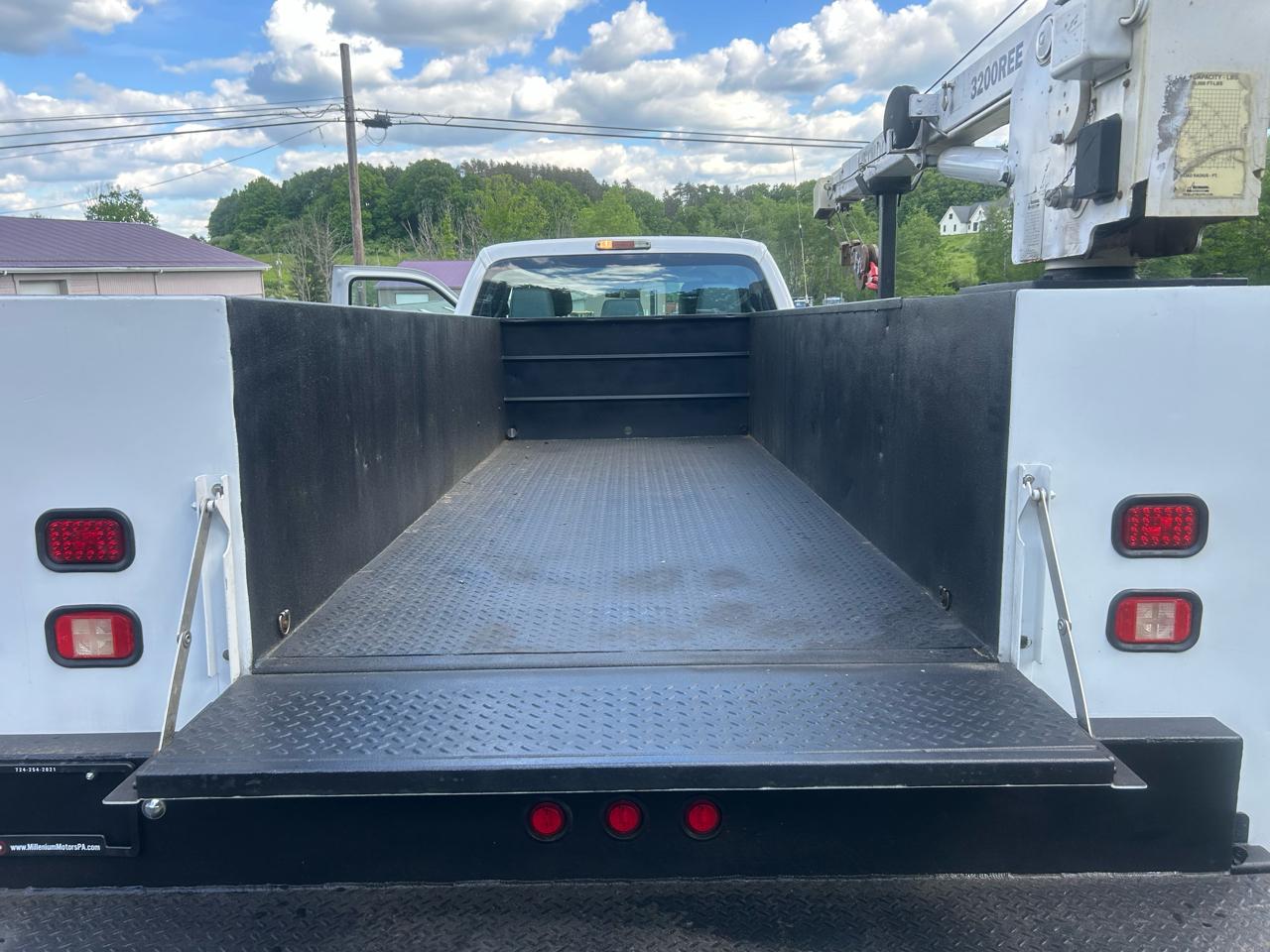 Ford Super Duty F-450 DRW Crew Cab 200" WB 84" CA XL 2015