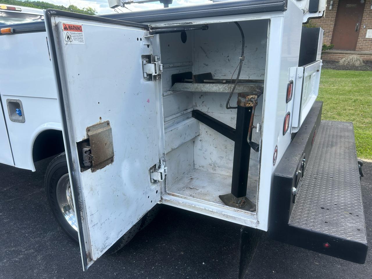 Ford Super Duty F-450 DRW Crew Cab 200" WB 84" CA XL 2015