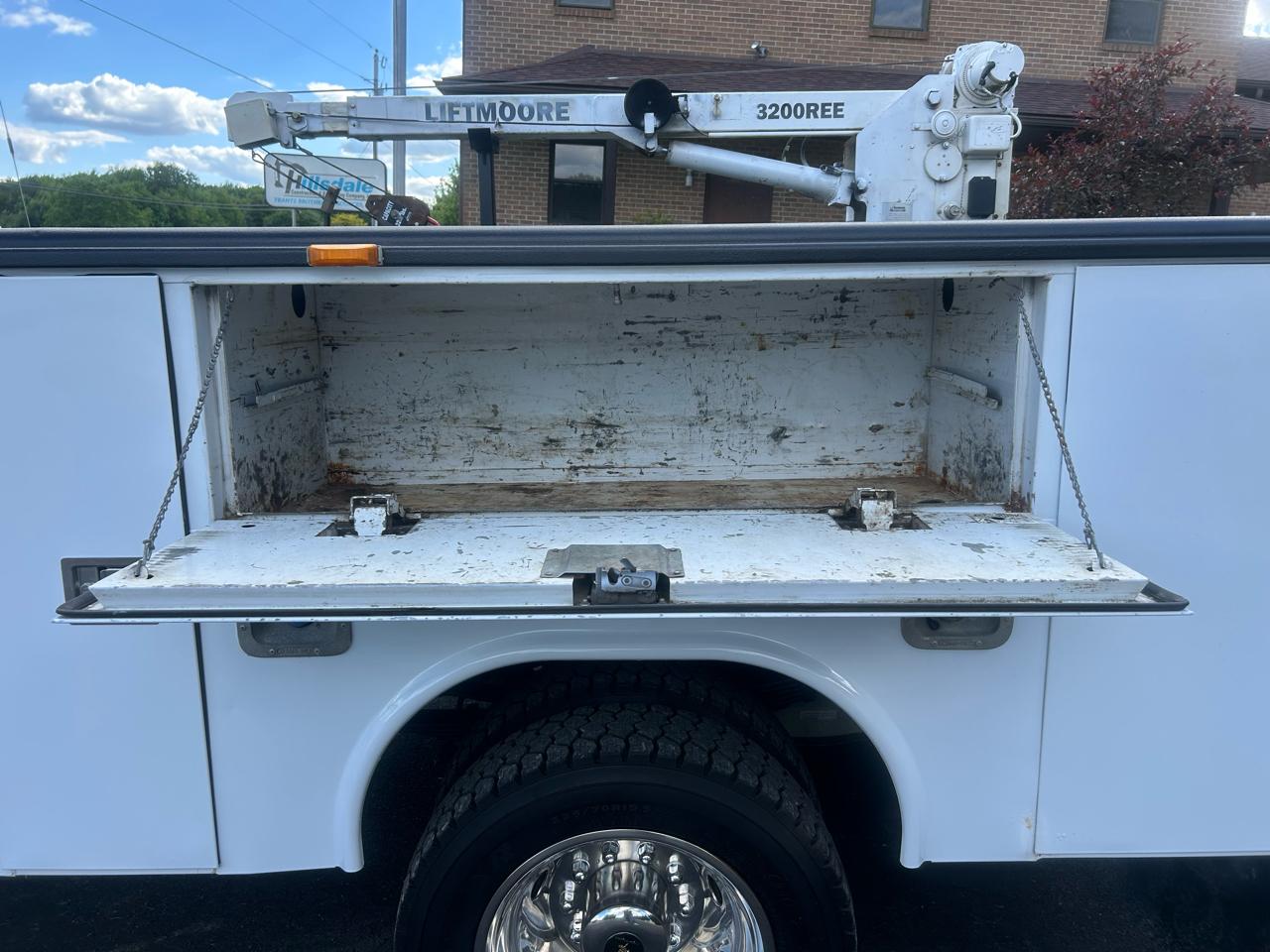 Ford Super Duty F-450 DRW Crew Cab 200" WB 84" CA XL 2015