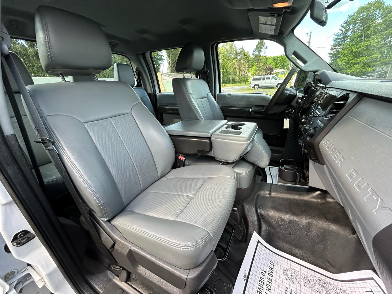 Ford Super Duty F-450 DRW Crew Cab 200" WB 84" CA XL 2015