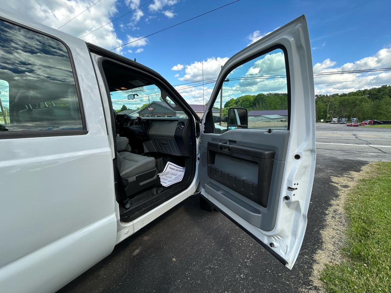 Ford Super Duty F-450 DRW Crew Cab 200" WB 84" CA XL 2015