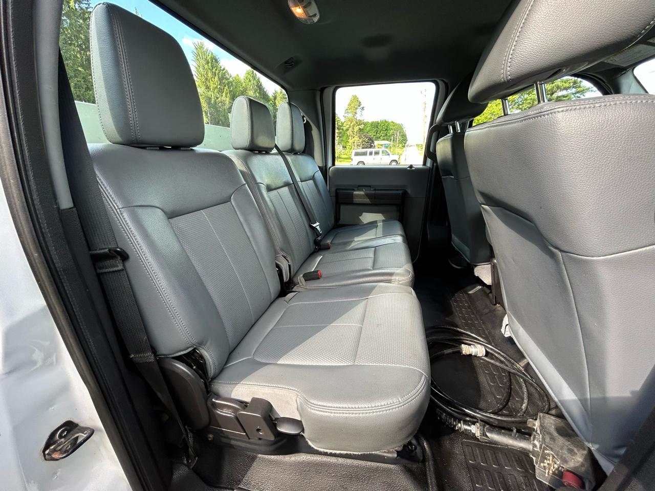 Ford Super Duty F-450 DRW Crew Cab 200" WB 84" CA XL 2015