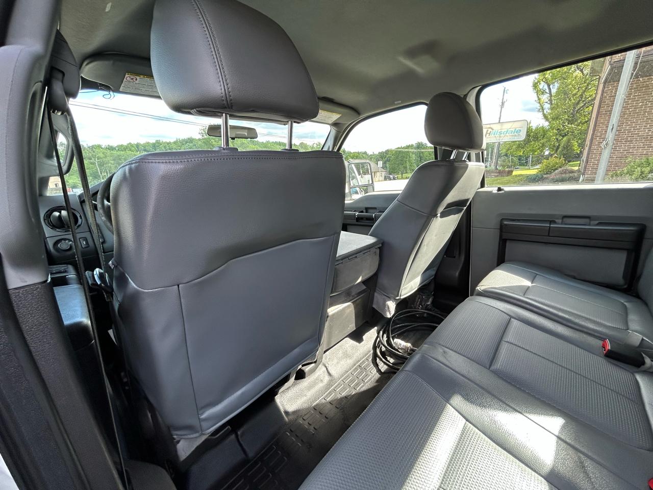 Ford Super Duty F-450 DRW Crew Cab 200" WB 84" CA XL 2015