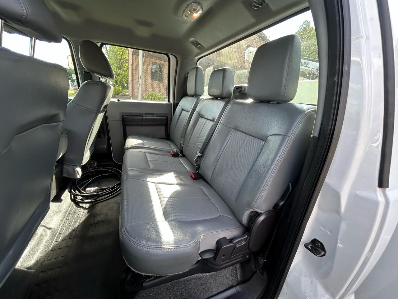 Ford Super Duty F-450 DRW Crew Cab 200" WB 84" CA XL 2015