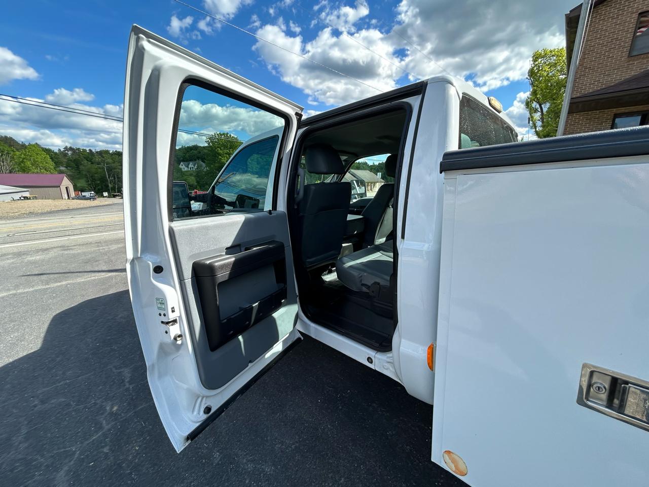 Ford Super Duty F-450 DRW Crew Cab 200" WB 84" CA XL 2015