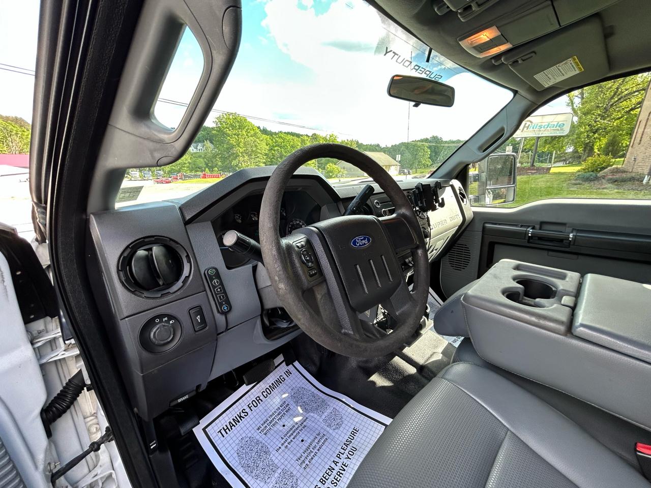 Ford Super Duty F-450 DRW Crew Cab 200" WB 84" CA XL 2015