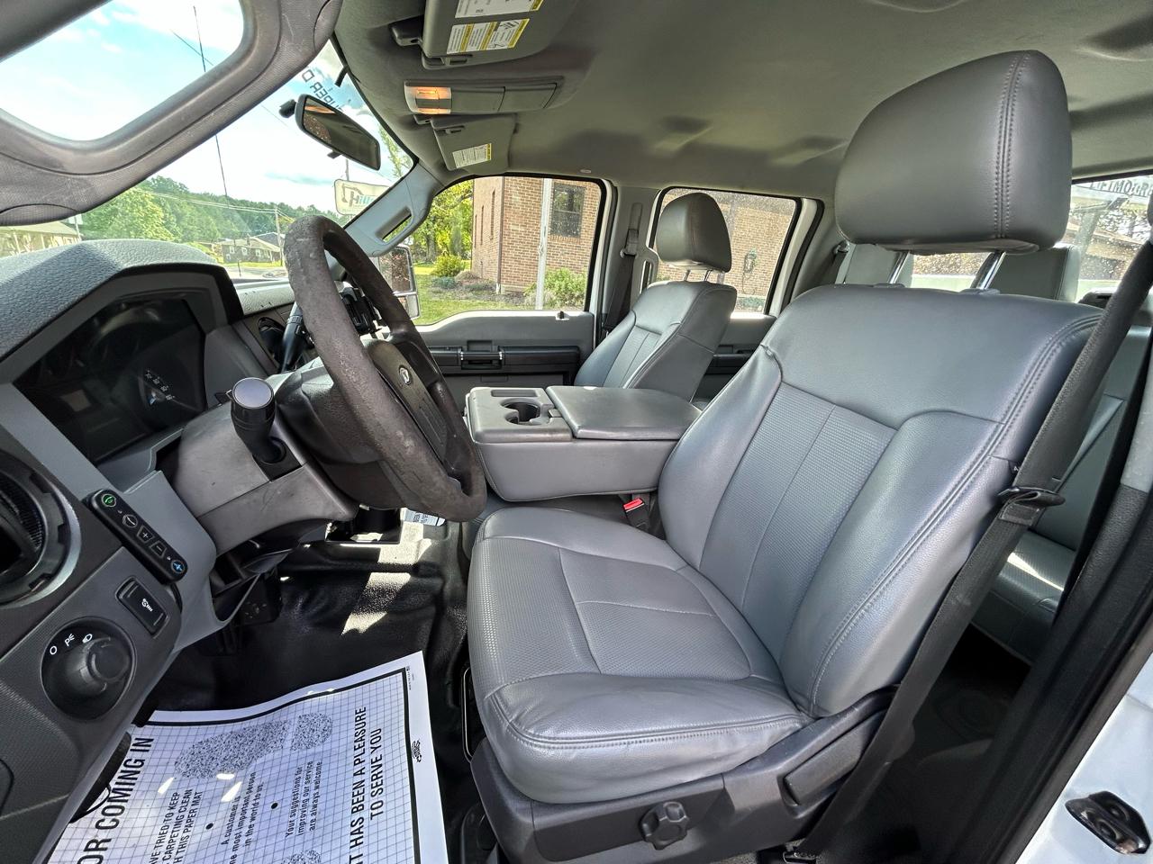 Ford Super Duty F-450 DRW Crew Cab 200" WB 84" CA XL 2015