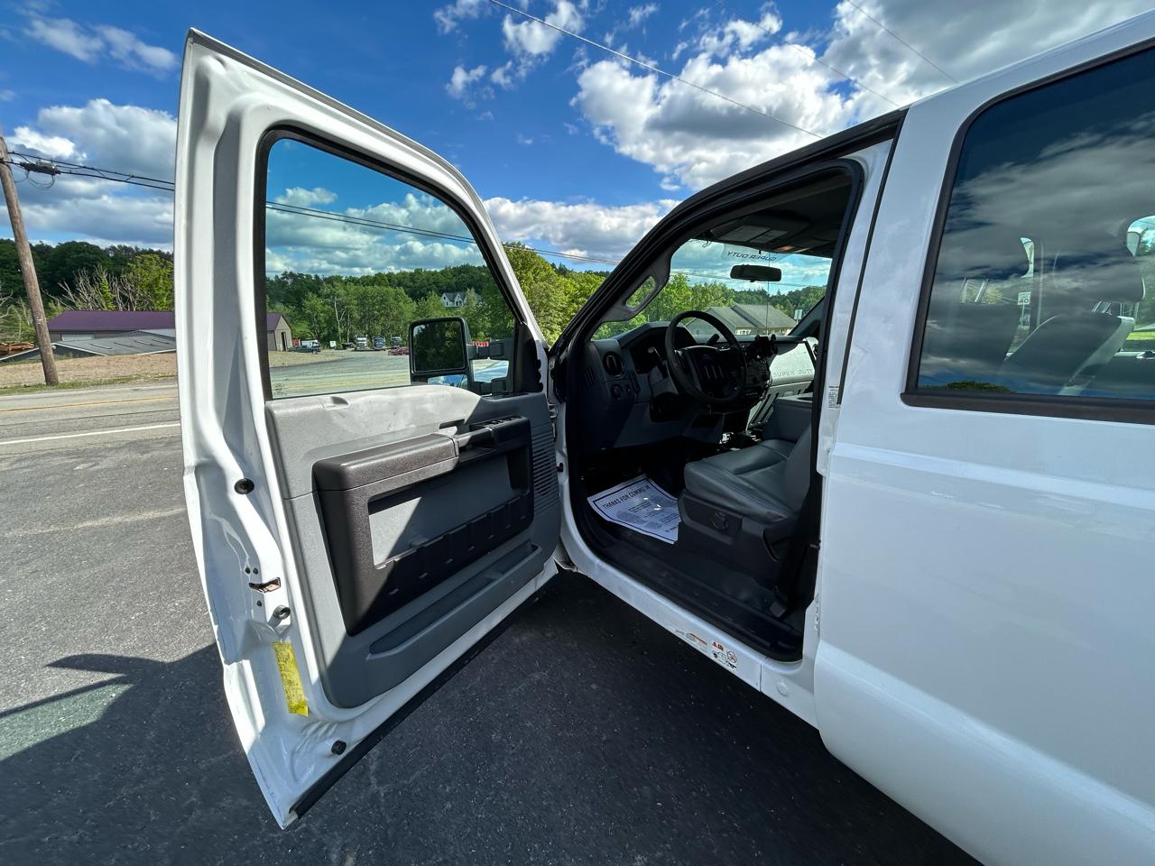 Ford Super Duty F-450 DRW Crew Cab 200" WB 84" CA XL 2015