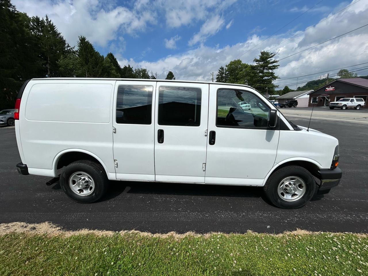 Chevrolet Express Cargo Van RWD 2500 135" 2018