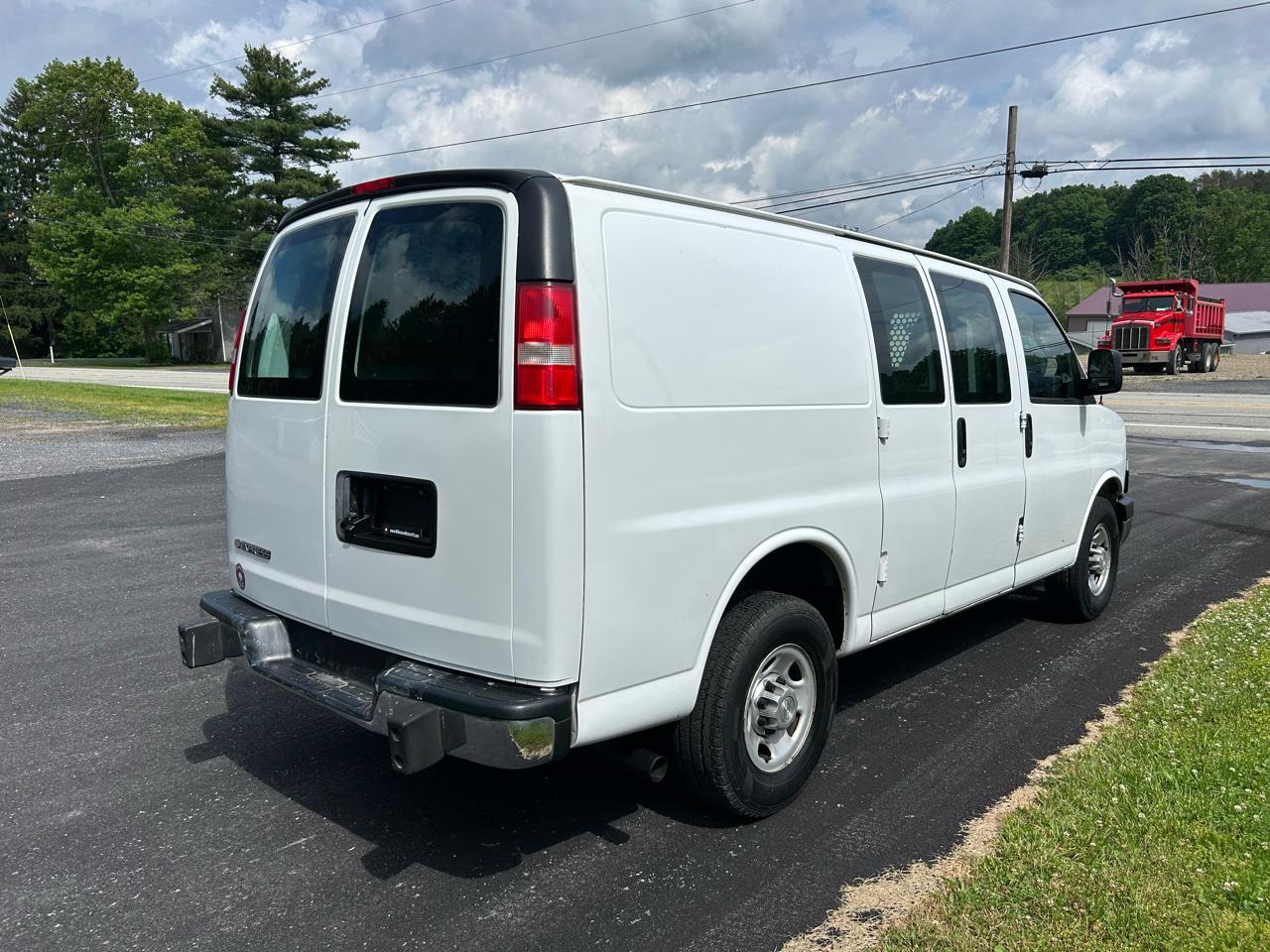 Chevrolet Express Cargo Van RWD 2500 135" 2018