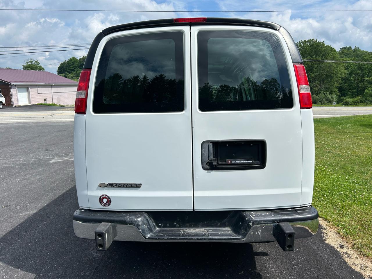 Chevrolet Express Cargo Van RWD 2500 135" 2018
