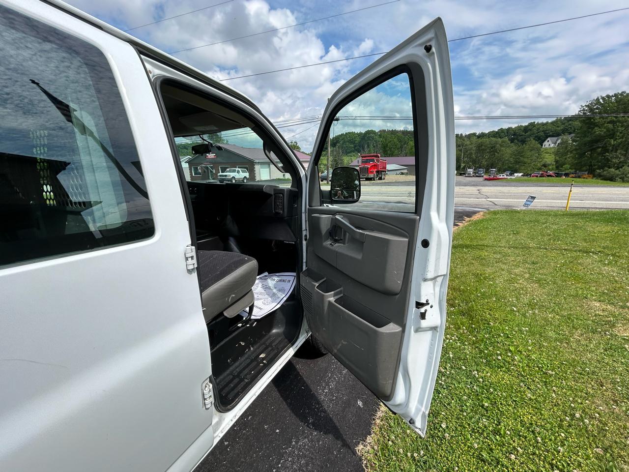 Chevrolet Express Cargo Van RWD 2500 135" 2018