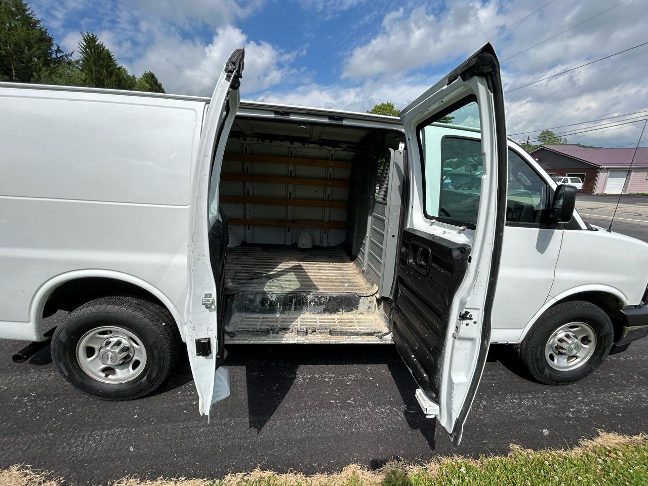 Chevrolet Express Cargo Van RWD 2500 135" 2018