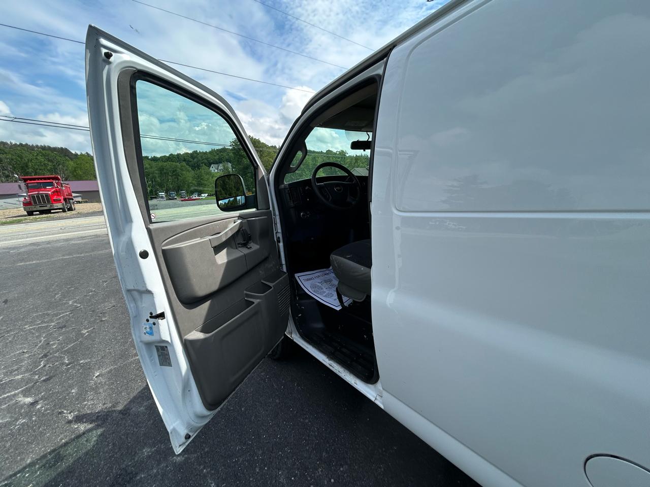 Chevrolet Express Cargo Van RWD 2500 135" 2018