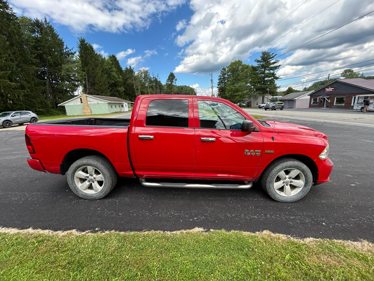 RAM 1500 4WD Crew Cab 140.5" Express 2015