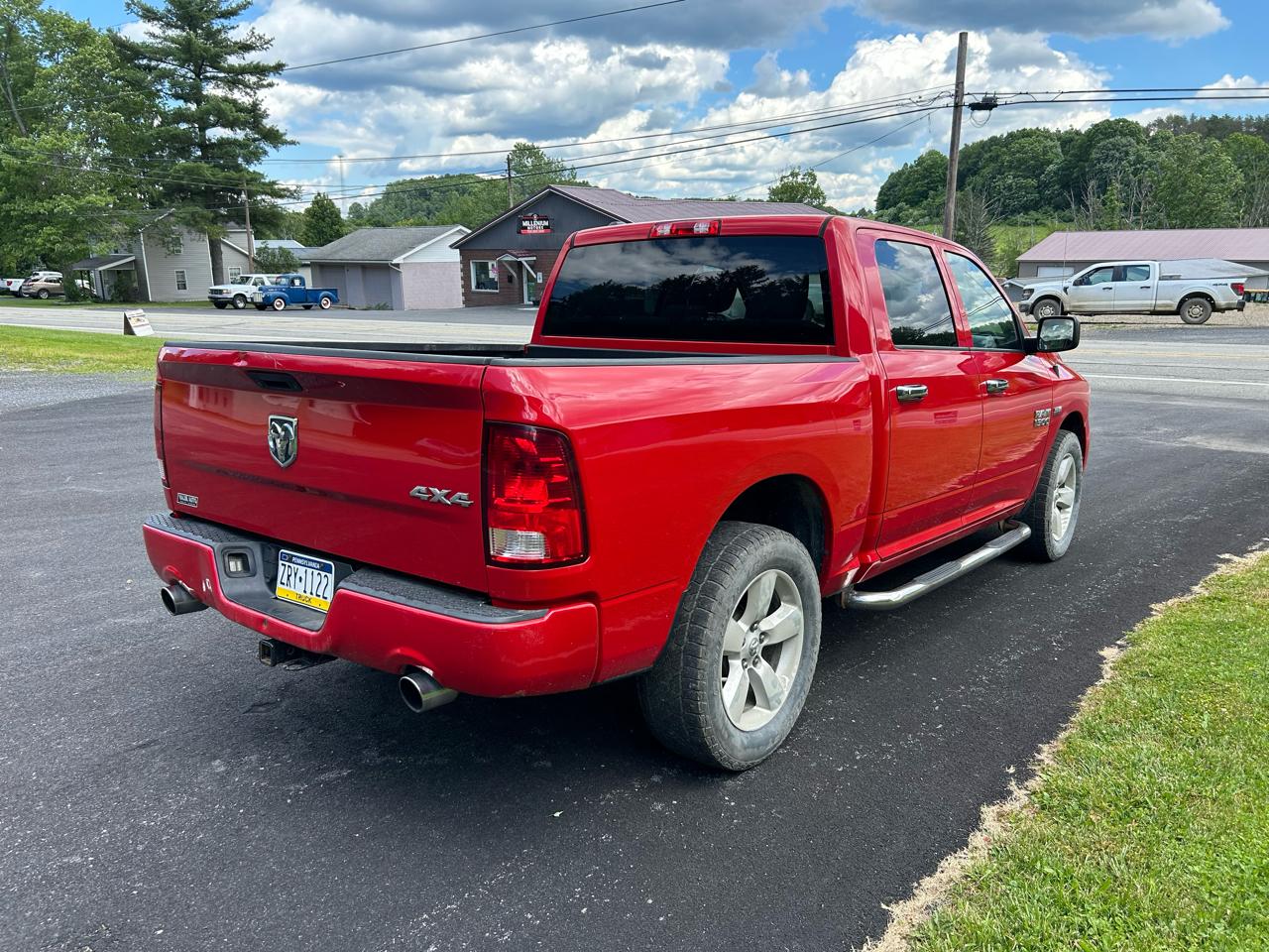 RAM 1500 4WD Crew Cab 140.5" Express 2015
