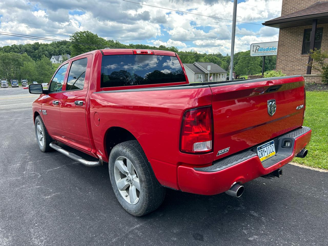 RAM 1500 4WD Crew Cab 140.5" Express 2015