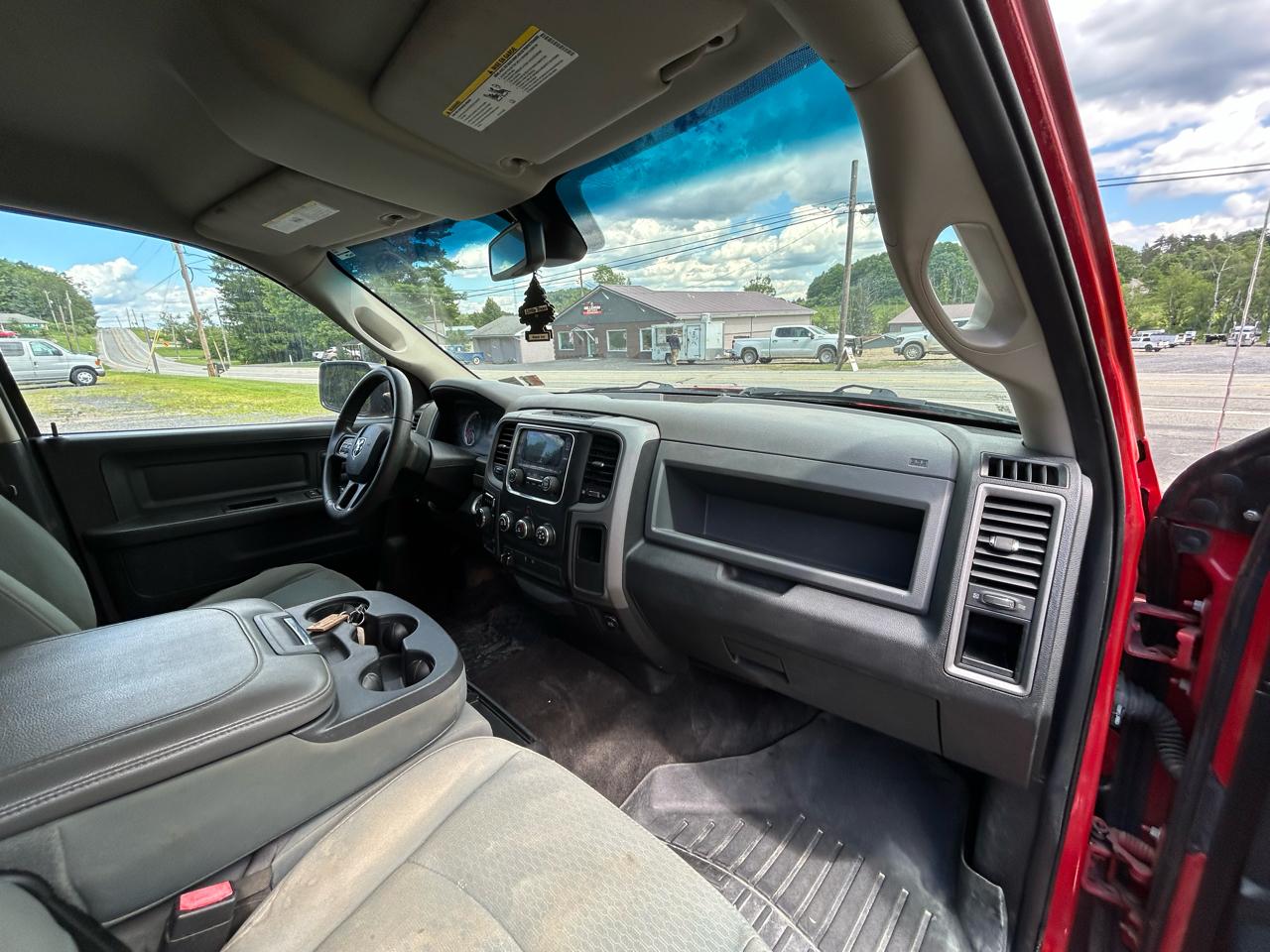 RAM 1500 4WD Crew Cab 140.5" Express 2015