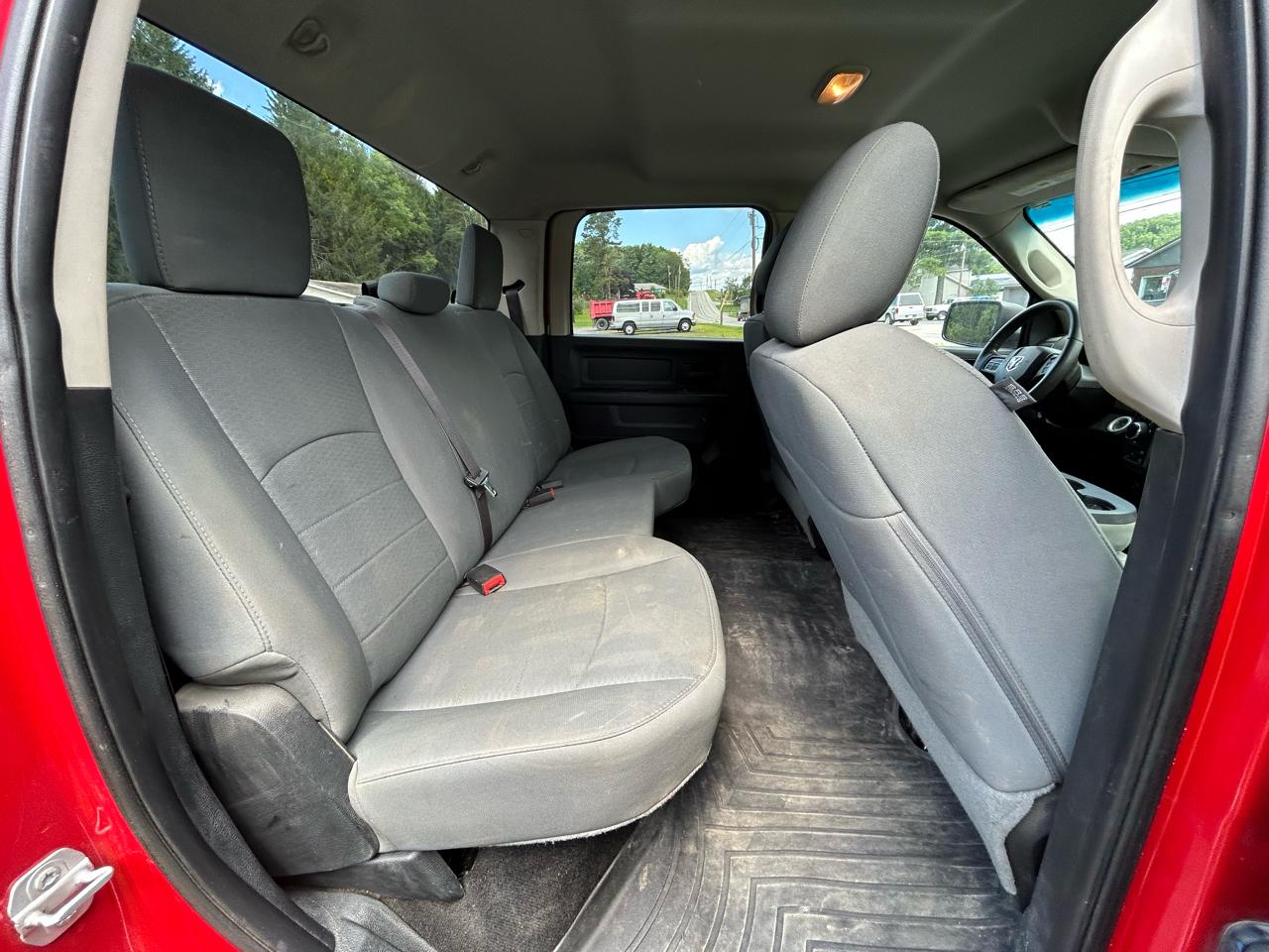 RAM 1500 4WD Crew Cab 140.5" Express 2015
