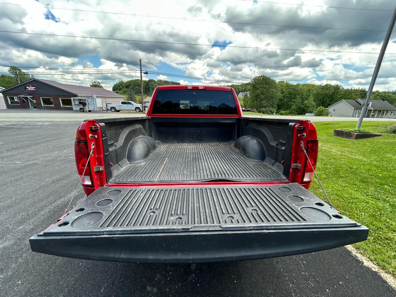 RAM 1500 4WD Crew Cab 140.5" Express 2015