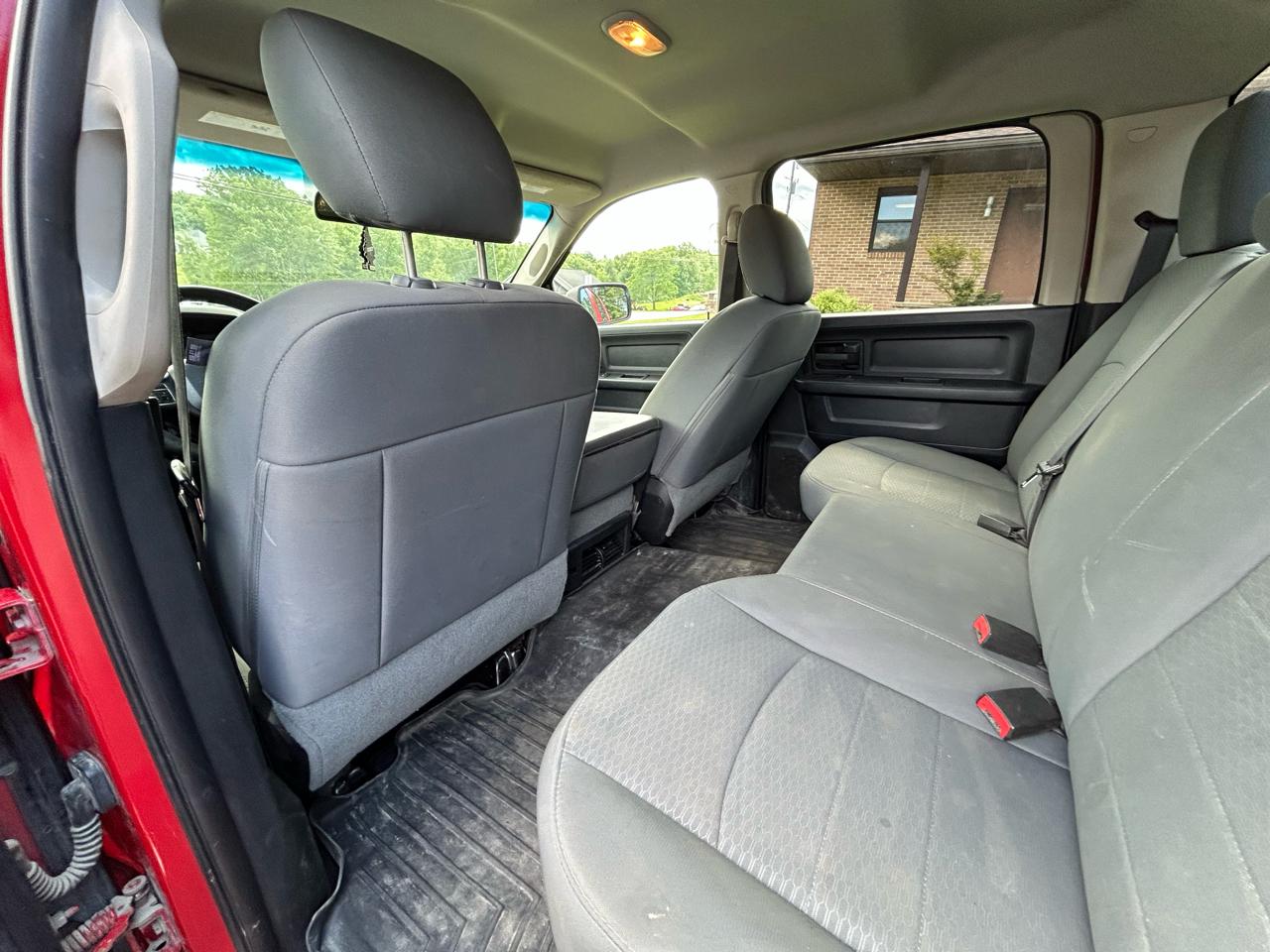 RAM 1500 4WD Crew Cab 140.5" Express 2015
