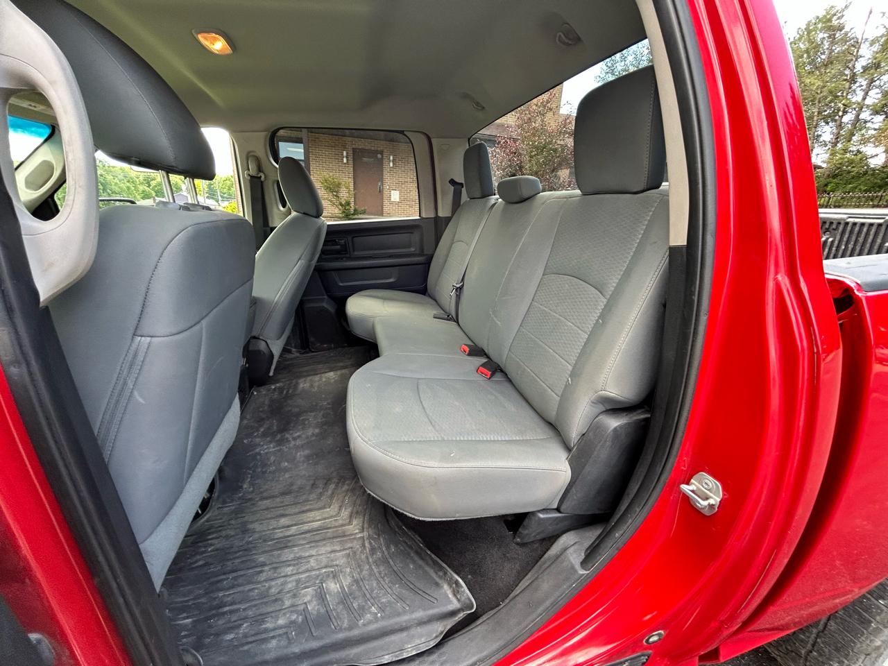 RAM 1500 4WD Crew Cab 140.5" Express 2015