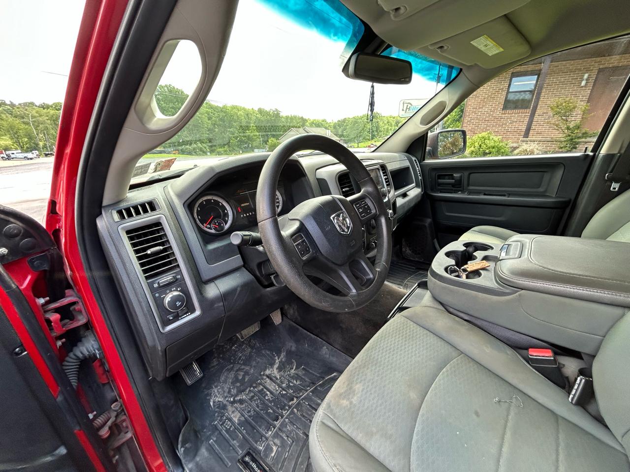 RAM 1500 4WD Crew Cab 140.5" Express 2015
