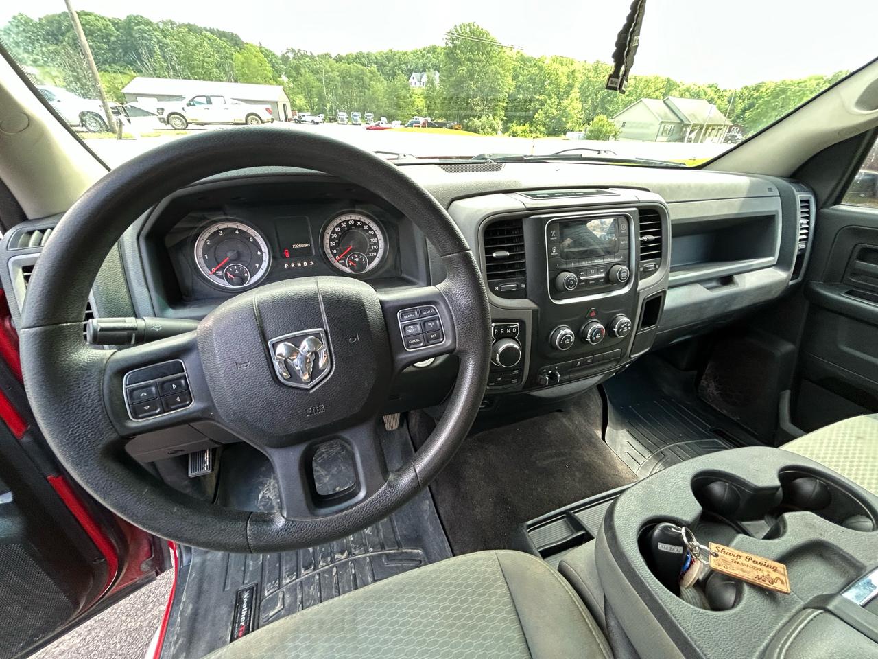 RAM 1500 4WD Crew Cab 140.5" Express 2015