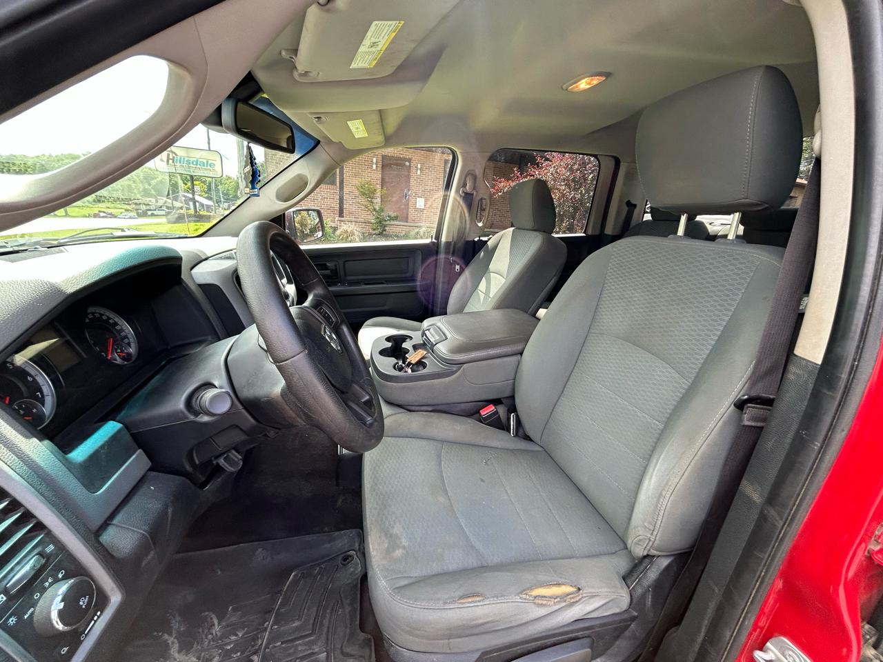 RAM 1500 4WD Crew Cab 140.5" Express 2015