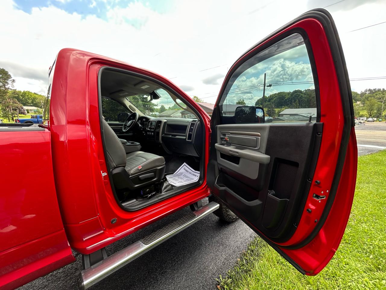 RAM 2500 4WD Reg Cab 140.5" Tradesman 2016