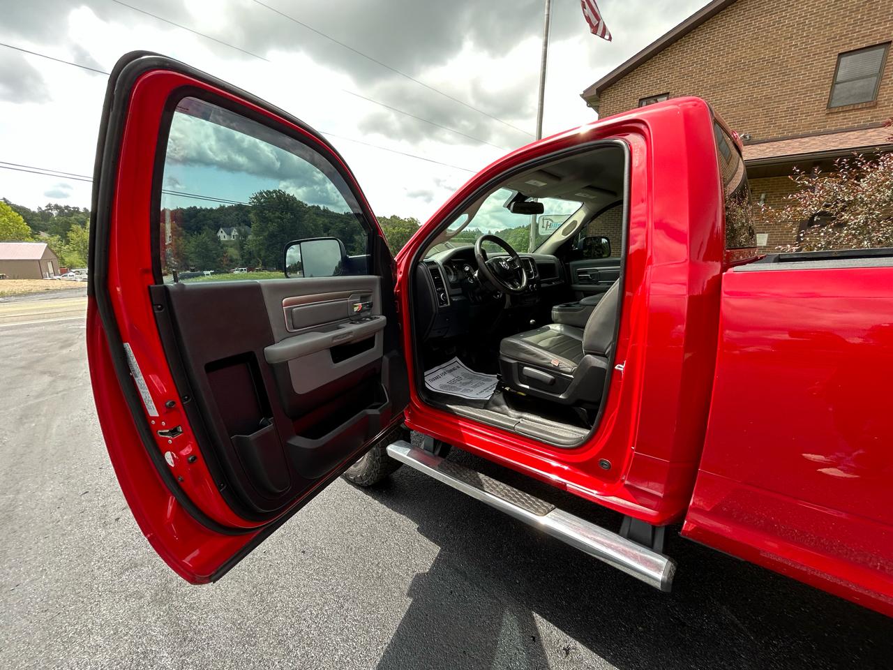RAM 2500 4WD Reg Cab 140.5" Tradesman 2016