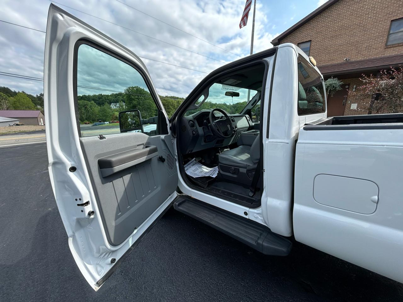 Ford Super Duty F-250 SRW 4WD Reg Cab 137" XLT 2014