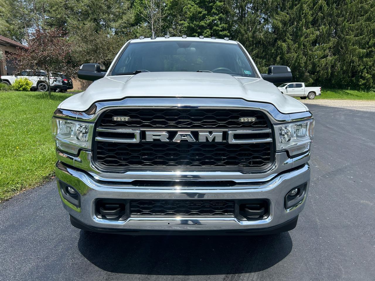 RAM 2500 Tradesman 4x4 Crew Cab 8' Box 2022