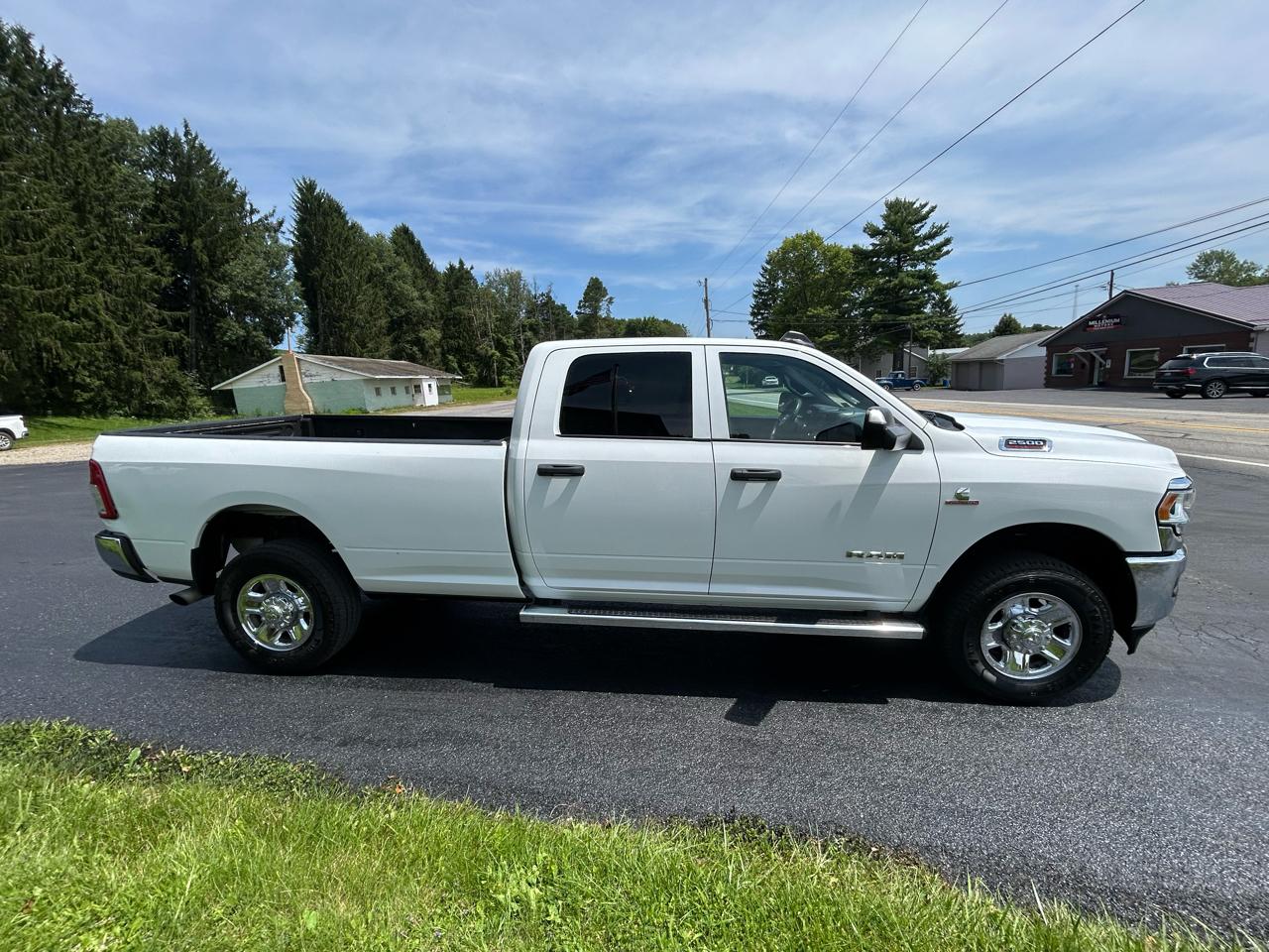RAM 2500 Tradesman 4x4 Crew Cab 8' Box 2022